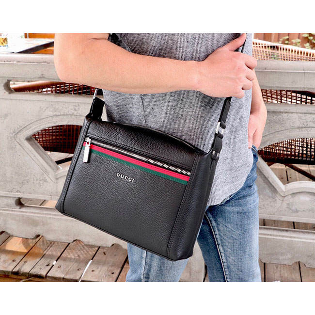 Túi đeo chéo gucci nam MK270