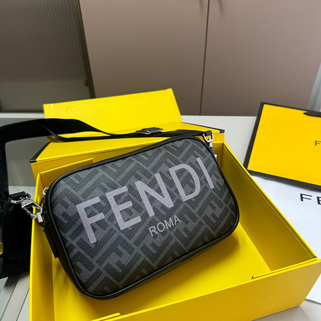 Túi đeo chéo nam Fendi đen TN158